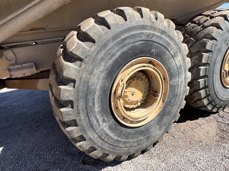 2013-caterpillar-740b-image-14