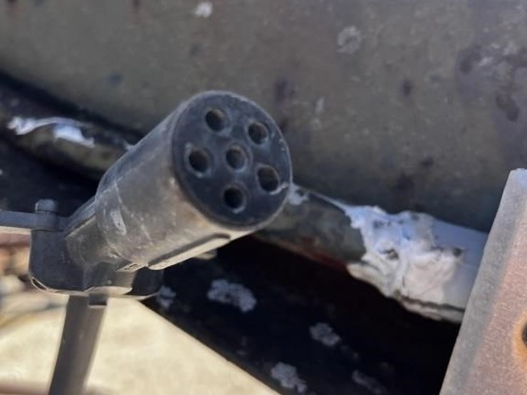 l2--16'-gooseneck-livestock-trailer-image-9