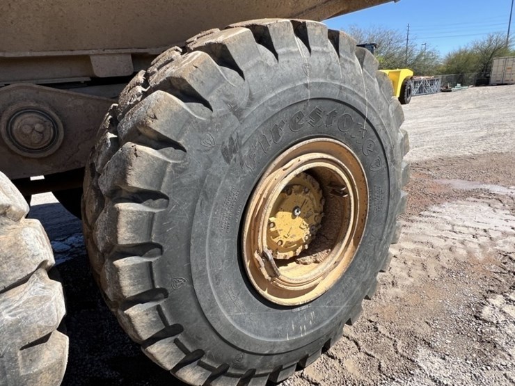 2013-caterpillar-740b-image-16