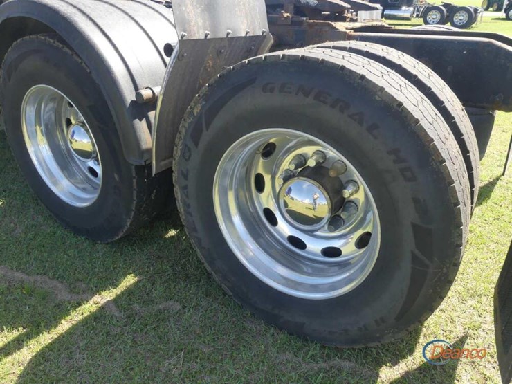 2017-peterbilt-389-image-4