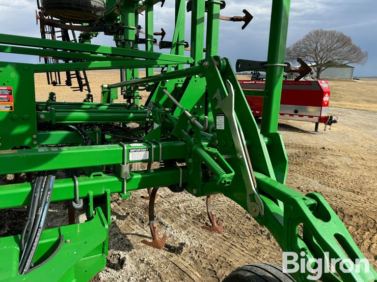 2012-john-deere-2210-image-12