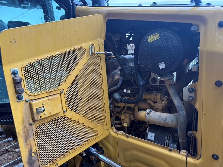 2023-caterpillar-d1-image-24