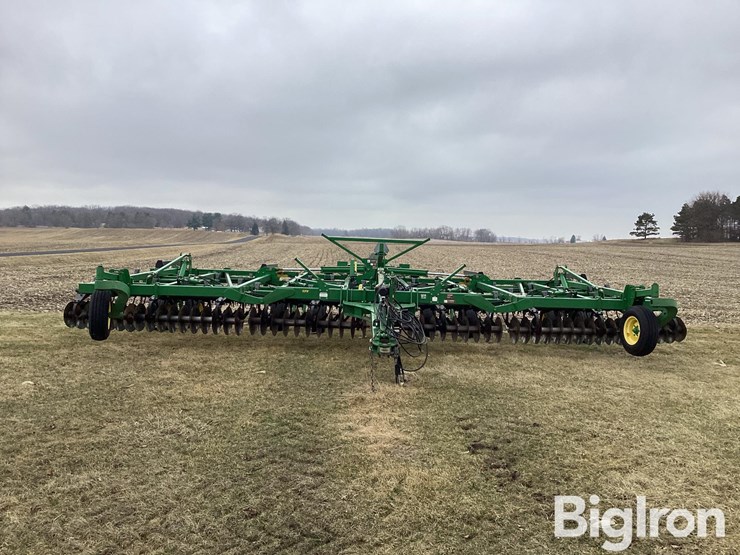 john-deere-2310-image-2