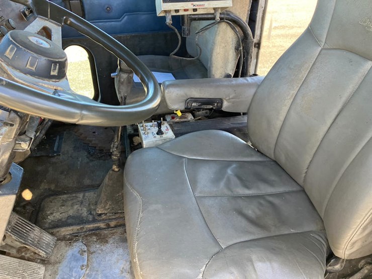 1990-peterbilt-377-image-21
