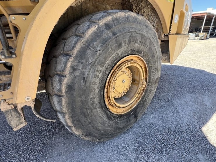 2012-caterpillar-740b-image-23