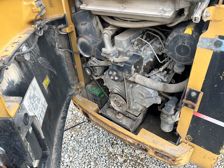 caterpillar-252b-image-18