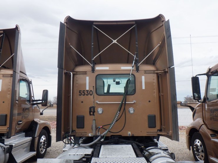 2023-kenworth-t680-image-10