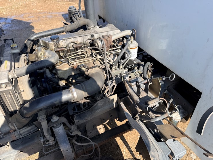 2001-isuzu-npr-image-46