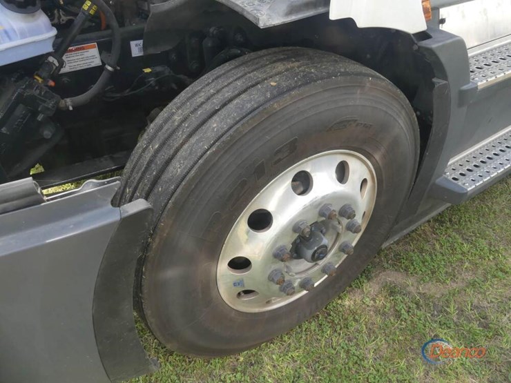 2026-freightliner-cascadia-116-image-12