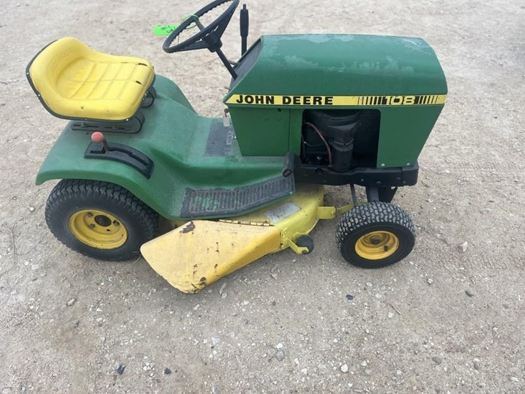 john-deere-108-image-2