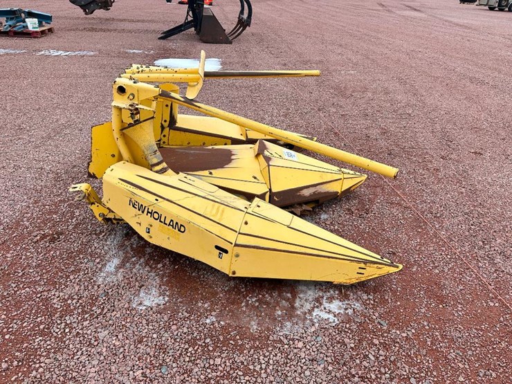 new-holland-824-image-3