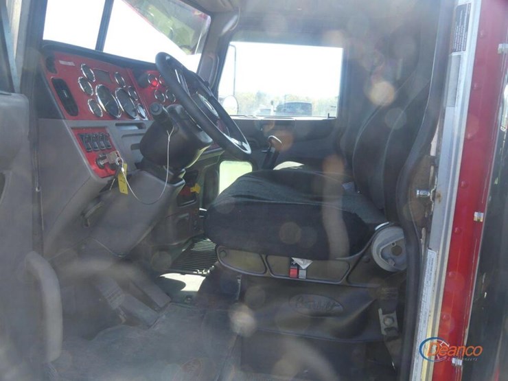 2017-peterbilt-389-image-14