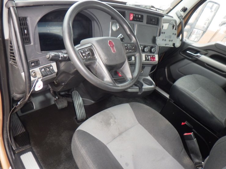 2023-kenworth-t680-image-15