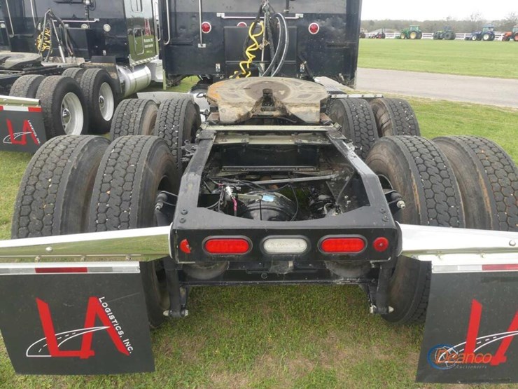 2020-peterbilt-389-image-7