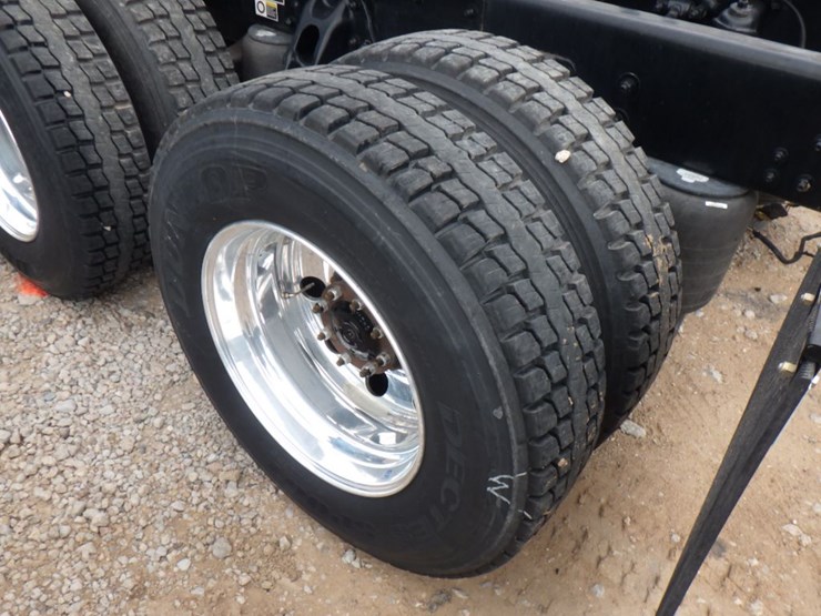 2022-kenworth-t680-image-15