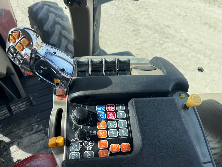 case-ih-magnum-370-cvt-image-34