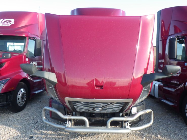 2021-volvo-vnl-300-image-20