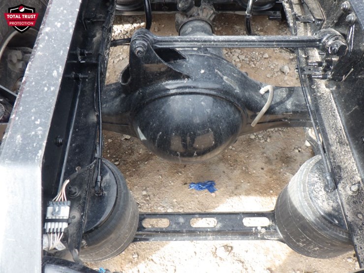 2024-volvo-vnl-300-image-9