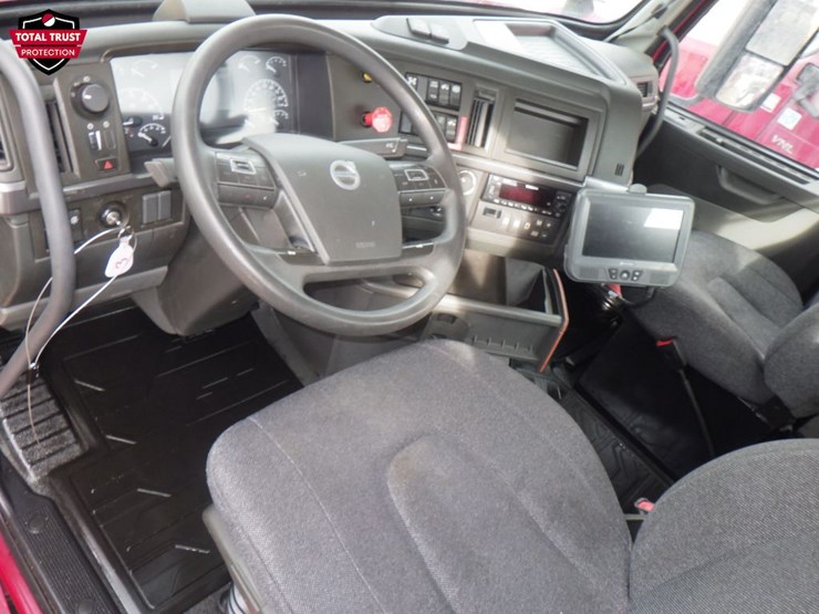 2024-volvo-vnl-300-image-15