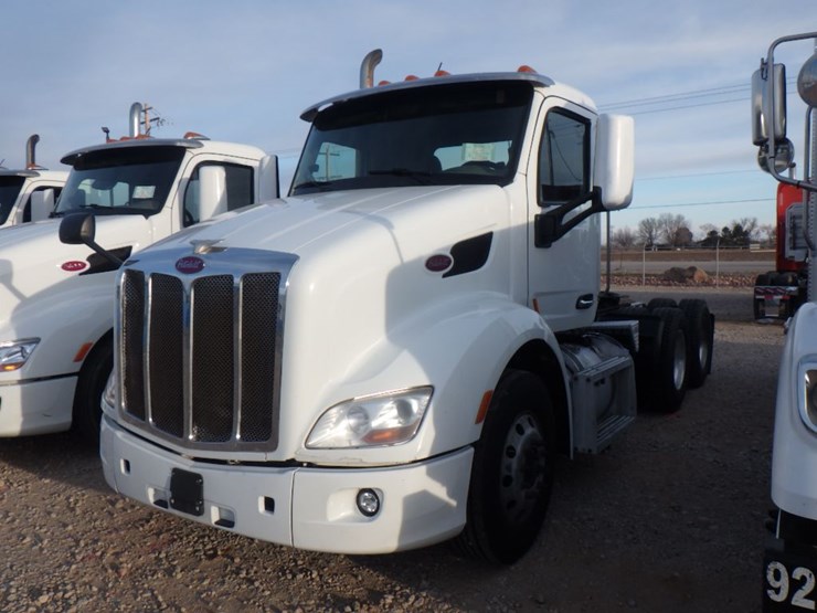 2018-peterbilt-579-image-1