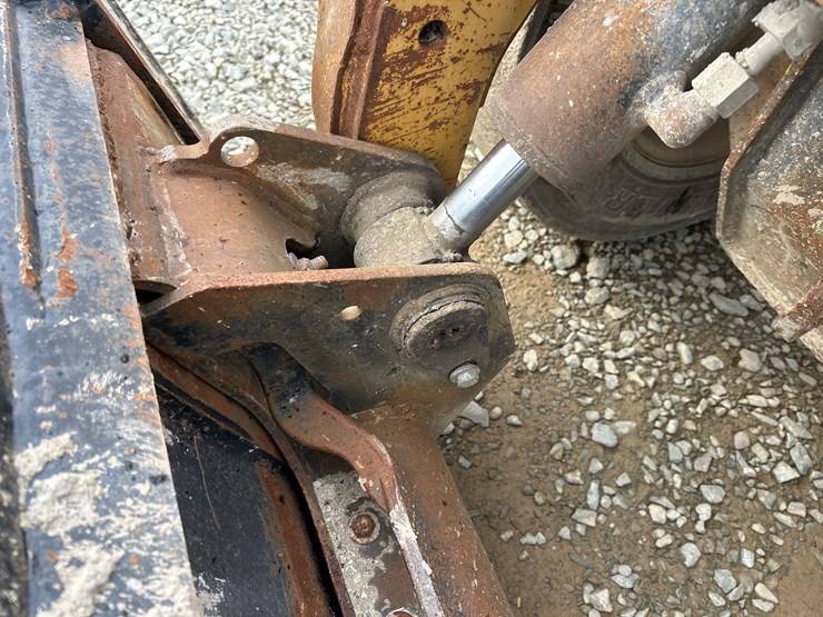 caterpillar-252b-image-8