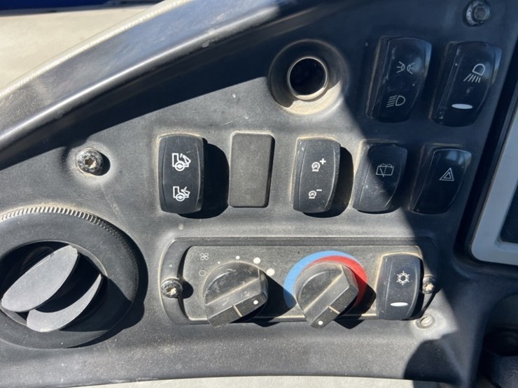 2013-caterpillar-740b-image-33