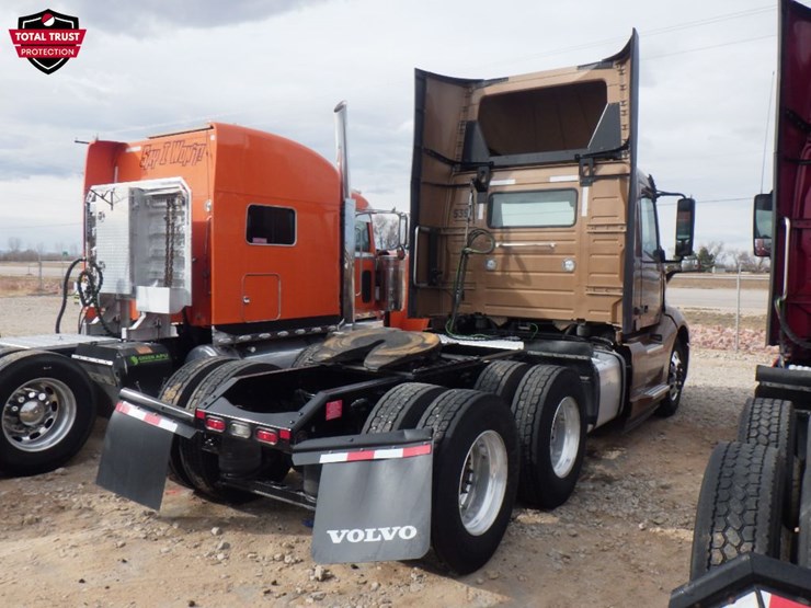 2024-volvo-vnl-300-image-7