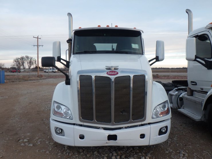 2018-peterbilt-579-image-2