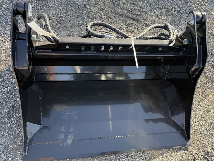 #240-•-mini-skid-steer-4-in-1-bucket-image-1