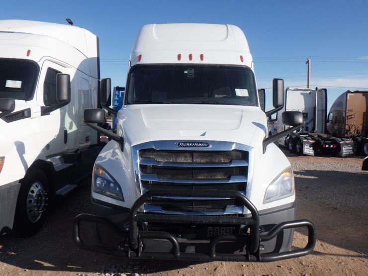 2020-freightliner-cascadia-126-image-2