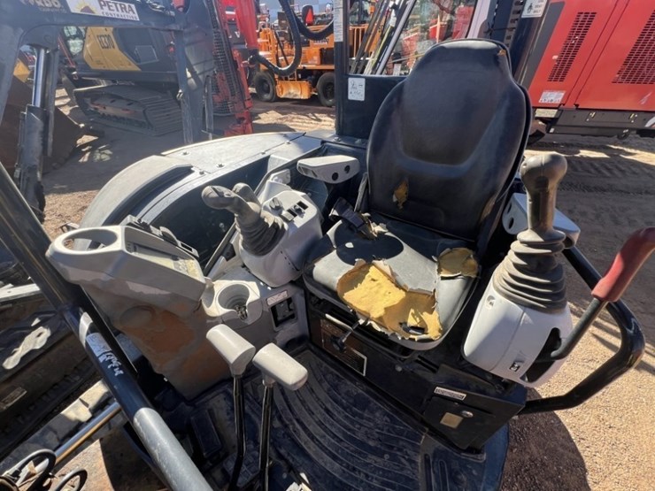 2017-deere-50g-image-18