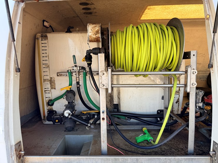 2001-isuzu-npr-image-24