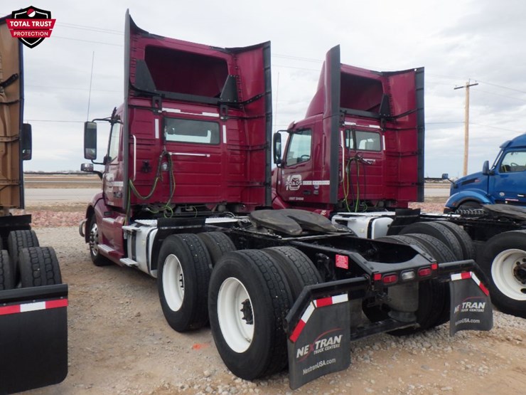 2023-volvo-vnl-300-image-13