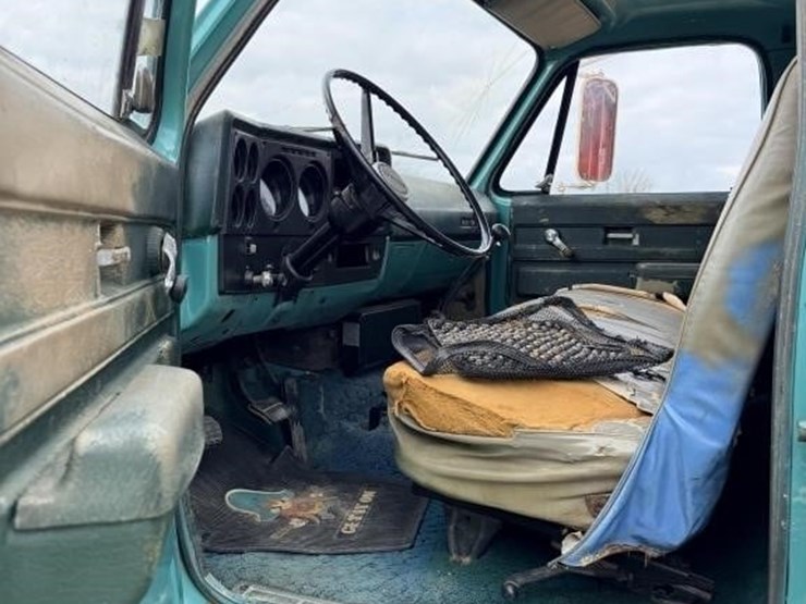 l2---1974-gmc-6500-grain-truck-image-18