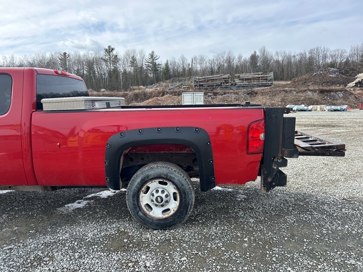 2012-chevrolet-silverado-2500-lt-image-17
