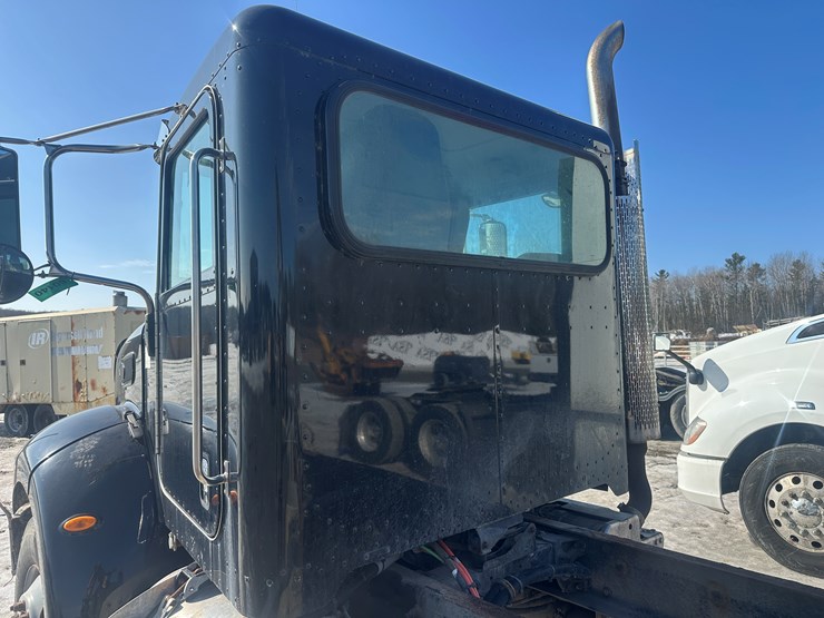 2015-peterbilt-337-image-17