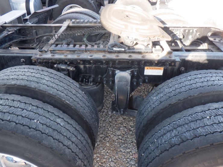 2020-freightliner-cascadia-126-image-14