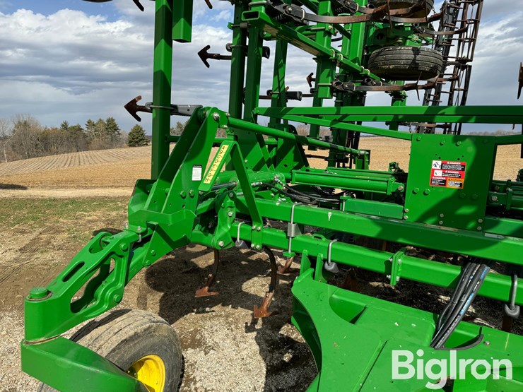 2012-john-deere-2210-image-11