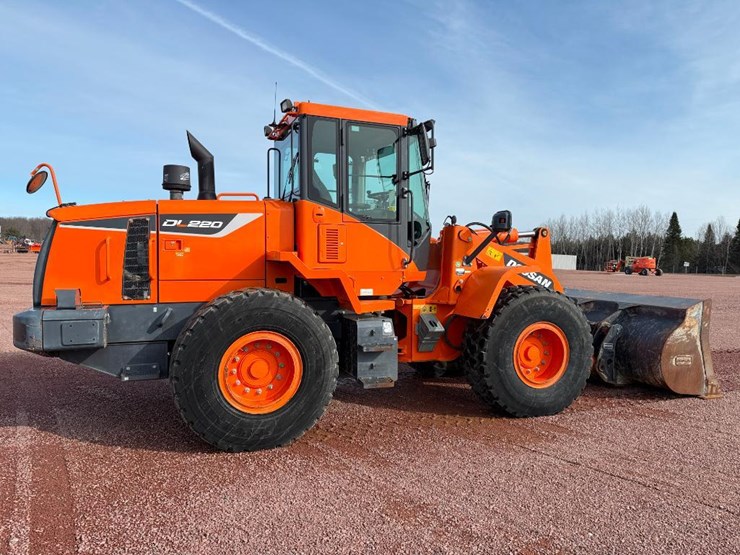 2017-doosan-dl220-5-image-4