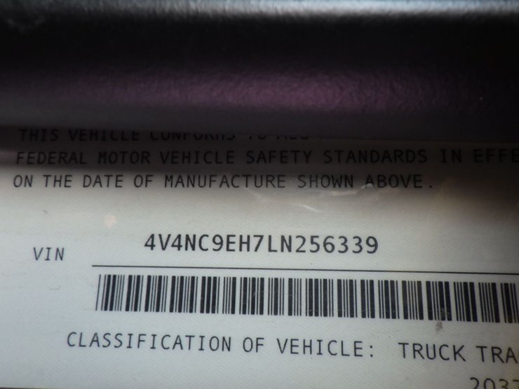 2020-volvo-vnl-760-image-23