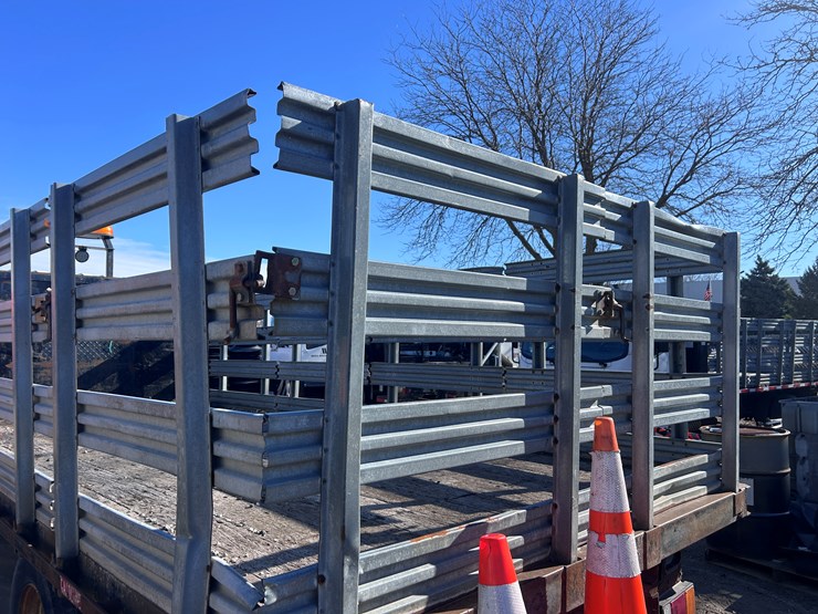 2012-isuzu-npr-image-18