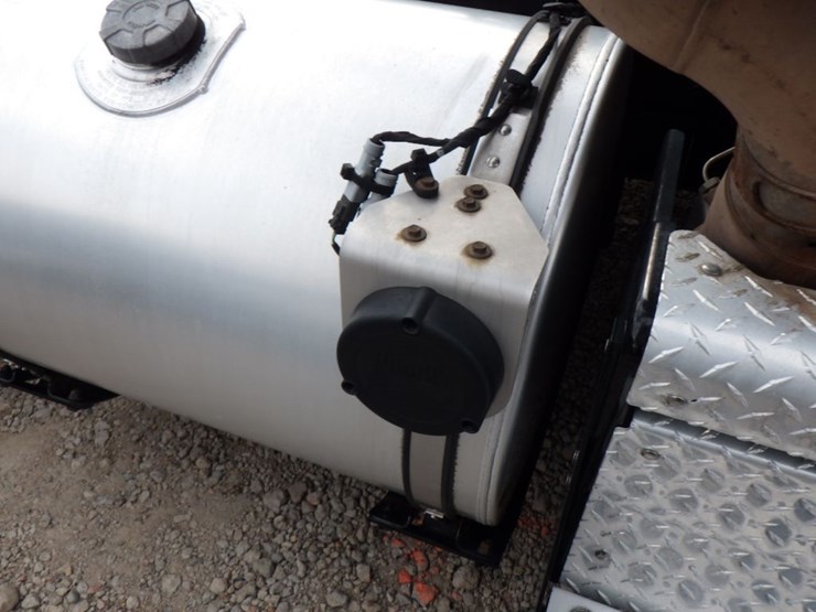 2022-kenworth-t680-image-4