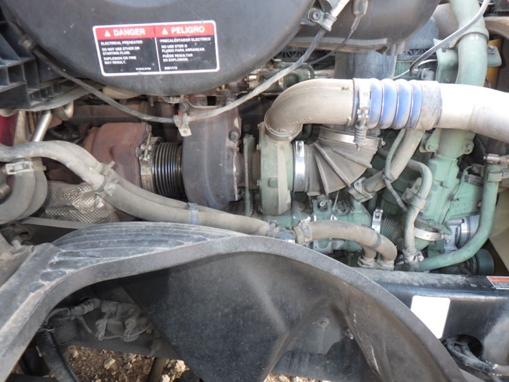 2019-volvo-vnl-760-image-28