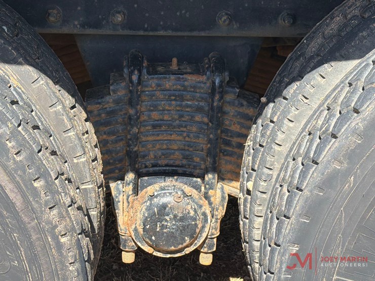 1993-mack-rd690s-image-18