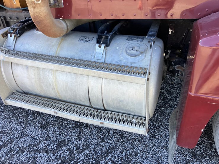 1990-peterbilt-377-image-6