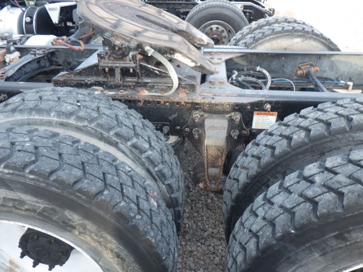 2014-freightliner-coronado-image-15