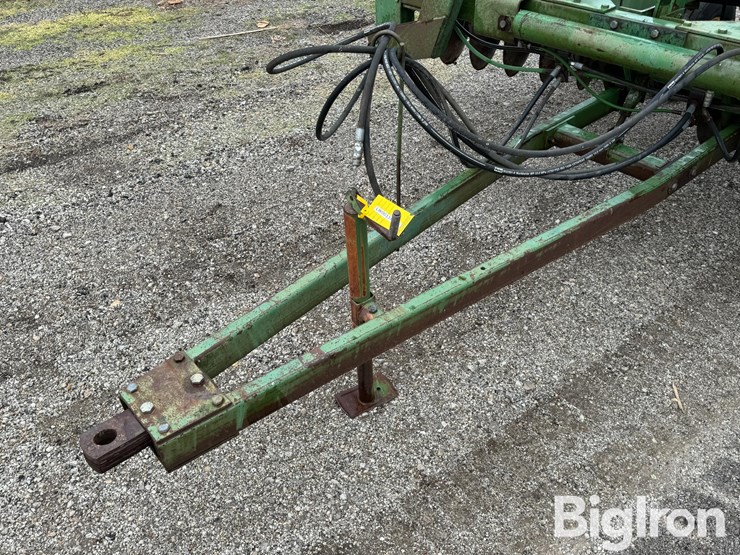 john-deere-235-image-9