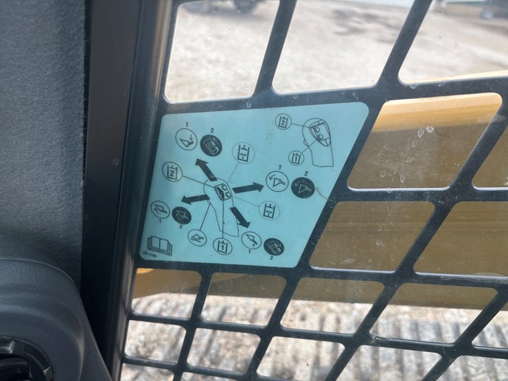 2023-caterpillar-289d3-image-48