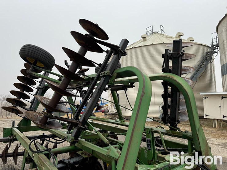 john-deere-235-image-16