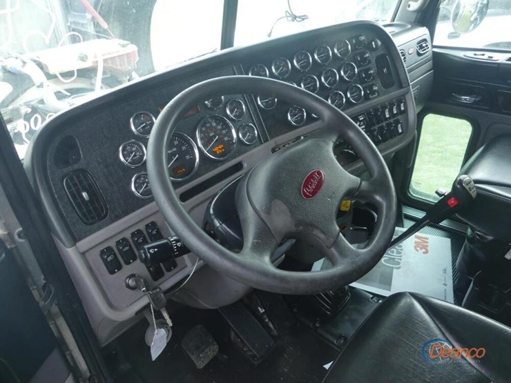 2021-peterbilt-389-image-13